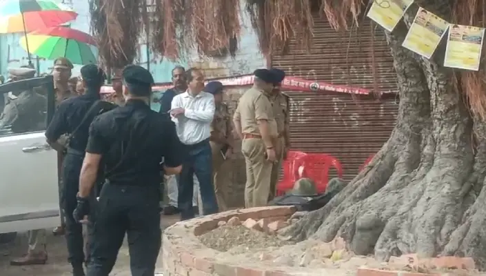 Lucknow Triple Murder Case: पीड़ित परिवार से मिले DGP राजीव कृष्णा, न्याय दिलाने का दिया आश्वासन